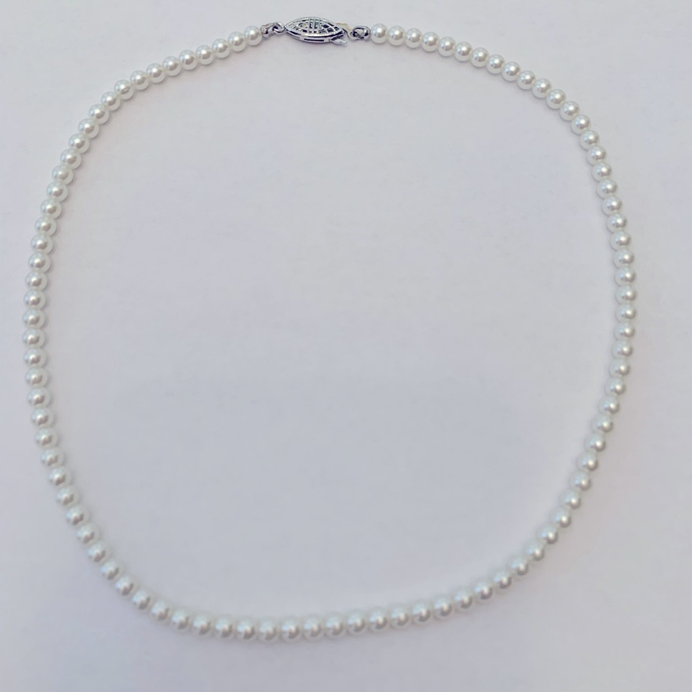 $5 Pearl necklace costume - Picture 1 of 1
